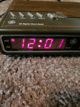 General Electric Model 7 - 4612A GE AM/FM Alarm Clock Radio 3