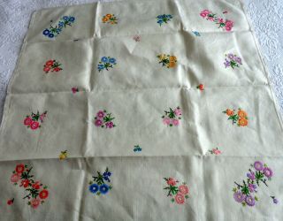 Viintage Ecru Linen Tablecloth: Hand Embroidered " Sprays Of Flowers "