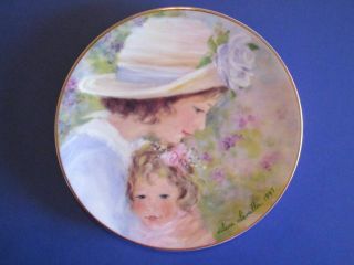 3 Avon Mothers Mother ' s Day plates 22K gold trim 1997 / 1998 / 2007 Mom & kids 3