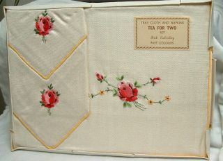 2 Vintage Art Deco Embroidered Rose Irish Linen Napkins Tray Cloth Box