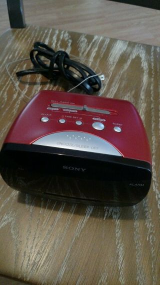 Sony Dream Machine Icf - C111 Alarm Clock Radio Digital Am/fm Red Great