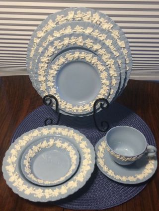 Wedgwood Queensware Shell Edge Cream On Lavender 8 Pc.  Place Setting