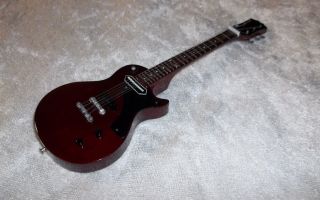 John Lennon Miniature Gibson Les Paul Junior 1:6 Figure Scale Axe Guitar