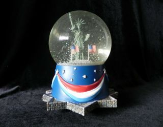 Hallmark Statue Of Liberty Musical Snow Globe National Anthem