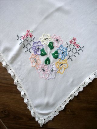Vintage Hand Embroidered Garden Flowers Lace Edge Tablecloth 4
