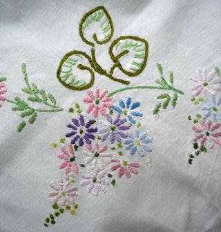 Vintage Hand Embroidered Daisies & Leaves Linen Tablecloth