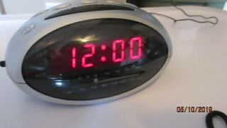 Durabrand Am/fm Clock Radio Cr - 500,