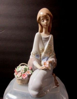 Lladro Flower Song 7607 1988 Collector 