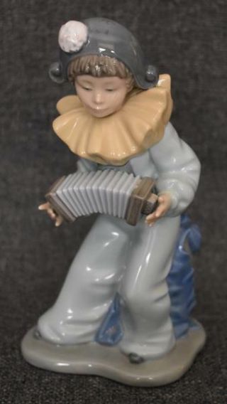 Charming Nao Lladro Daisa French Pierrot Clown With Accordion Figurine