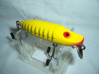 VINTAGE UNKNOWN RUNT TYPE FISHING LURE 2 7/8 