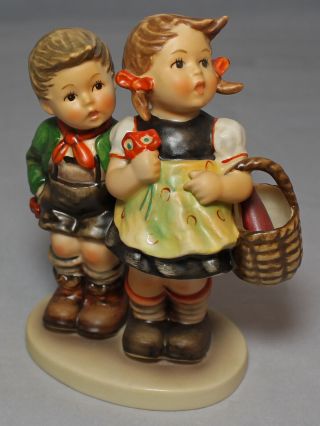 Hummel Figurine,  49/0 To Market (boy And Girl),  5.  5 