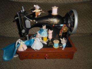 Vintage Enesco " Sew Petite " Deluxe Multi - Action Musical Sewing Machine With Mice