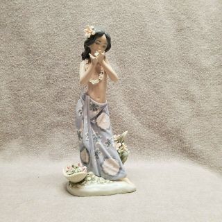 Lladro Aroma Of The Islands Woman Figurine Hawaiian Girl