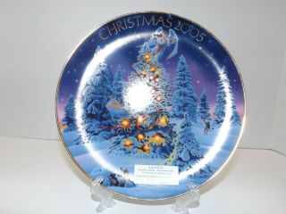 ANGEL LIGHTS Avon 2005 Porcelain Christmas Plate With 22K Gold Trim,  Stand 2