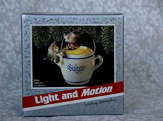 Vtg Hallmark Loving Spoonful Light & Motion Magic Keepsake Mouse Ornament 1989