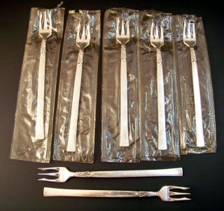 7 Pc Vintage Oneida Nobility Wind Song Silverplate Shrimp Cocktail Forks
