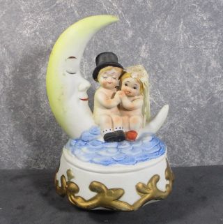 Bride & Groom & Moon Porcelain Figure Music Box 6.  75 " Tall ᵃ E2