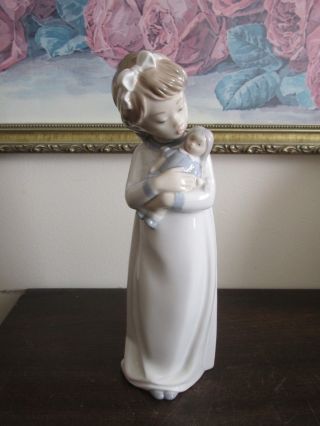 Nao By Lladro Spain Porcelain Figurine Girl With Doll 9.  5 "