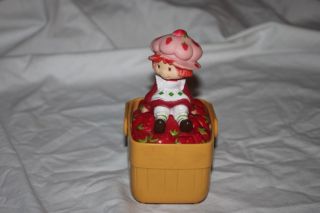 Vintage Strawberry Shortcake Music Box " Small World " Picnic Basket