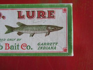 Vintage C.  C.  B.  Co.  CREEK CHUB PLUNKER Pikie FINISH 3200 FISHING LURE BOX only 3