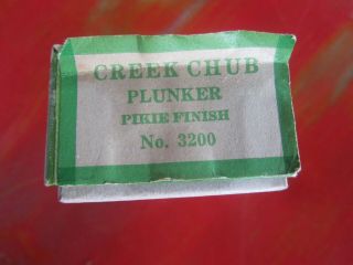 Vintage C.  C.  B.  Co.  CREEK CHUB PLUNKER Pikie FINISH 3200 FISHING LURE BOX only 5