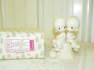1978 Precious Moments " Love One Another " E1376 Boy & Girl On Tree Stump W/ Box