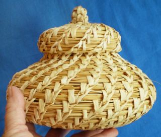 Lovely Hand Woven Art Piece SWEETGRASS BASKET With LID Unique Swirling Pattern 2