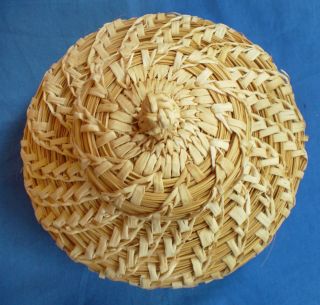 Lovely Hand Woven Art Piece SWEETGRASS BASKET With LID Unique Swirling Pattern 3