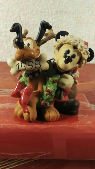 Disney " All Decked Out In Holiday Cheer " Mickey And Pluto With Sack Figurine