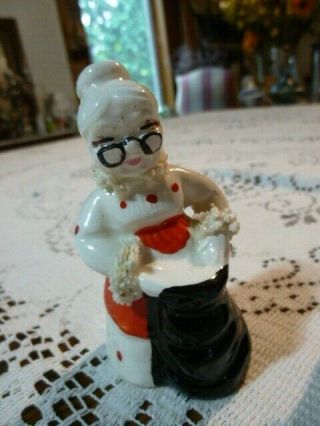 Vintage Christmas Salt and Pepper Shakers Mr.  & Mrs.  Santa Claus 1956 Kreiss 4