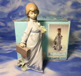 Ret Lladro " School Days " Girl Glazed Porcelain Figurine Flowers 7604 W/ Box Evc