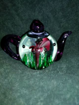 Dynasty Gallery Heirloom Collectibles Glass Paperweight Yeapot