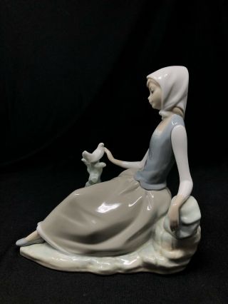 Lladro 4660 SHEPHERDESS WITH DOVE LLADRÓ Porcelain Figurine GLAZED FINISH 2