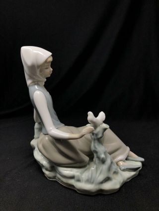 Lladro 4660 SHEPHERDESS WITH DOVE LLADRÓ Porcelain Figurine GLAZED FINISH 4
