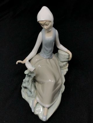 Lladro 4660 SHEPHERDESS WITH DOVE LLADRÓ Porcelain Figurine GLAZED FINISH 5