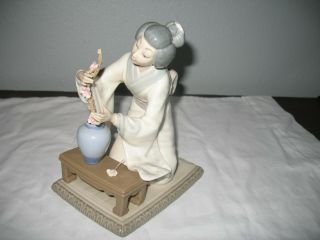 Lladro Japanese Geisha Girl Flower Arranger Porcelain 4840 Retired Figurine