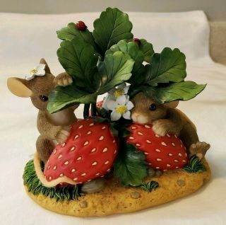 Fitz & Floyd Charming Tails Sometimes Love Is Berry Shy Mouse Mice Figurine Euc