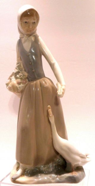Lladro Girl With Goose 9 1/2 " Porcelain Figurine Made In Spain Cond.