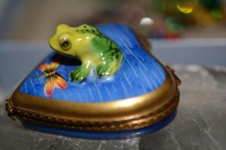 Rochard Peint Main Limoges France  Frog With Dragonfly  Heart Trinket Box