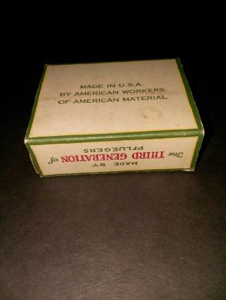 Vintage box of NOS brass PFLUEGER CARLISLE Fish Hooks 2