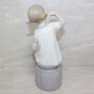 Lladro Figurine 1083 ln box Girl with Doll 2