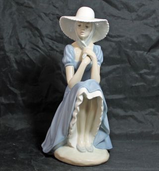 Nao Figurine 229 No Box Girl With Straw Hat