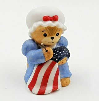 Vintage Betsy Ross Bear Figurine Sewing American Flag 1986 Lucy Rigg Enesco