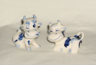 Vintage Pair Adorable Enesco Hand Painted Porcelain Cow Figurines Blue & White