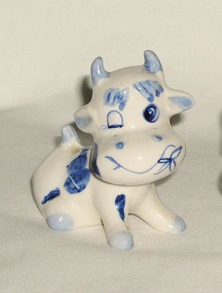 Vintage Pair Adorable ENESCO Hand Painted Porcelain Cow Figurines Blue & White 2