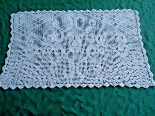 Antique Hand Crochet Filet Lace Runner Or Doily / A Charming Design,  Circa 1930