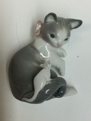 Lladro Cat Playing With A Mouse Figurine