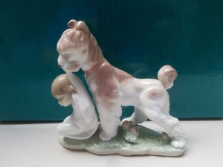 Lladro Safe And Sound Figure Dog Carrying Baby 6556 Retired Nov 1998 Event Piece