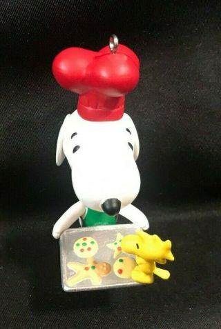 Hallmark Keepsake Peanuts Baker Snoopy Ornament 2017