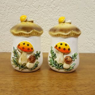 Vintage Retro Ceramic Mushroom Painted Salt & Pepper Shakers Japan 4.  5 "